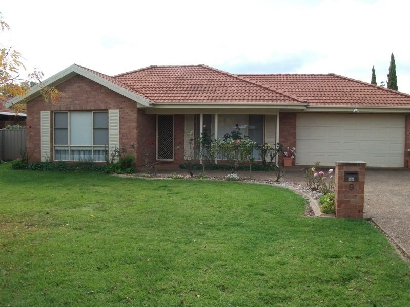 9 Toompang Street, Young NSW 2594