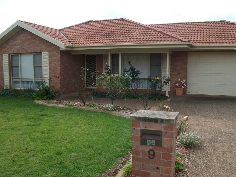 9 Toompang Street, Young NSW 2594