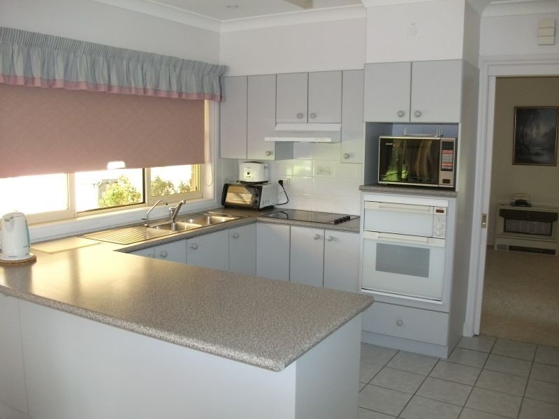 9 Toompang Street, Young NSW 2594