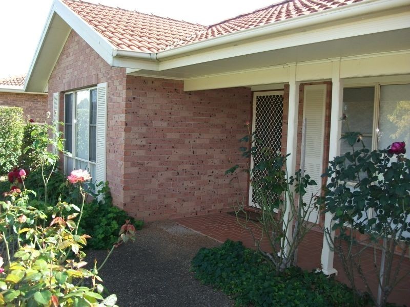 9 Toompang Street, Young NSW 2594