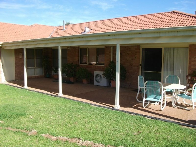 9 Toompang Street, Young NSW 2594