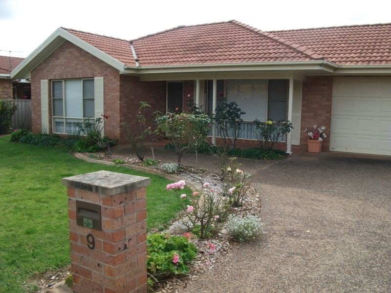 9 Toompang Street, Young NSW 2594