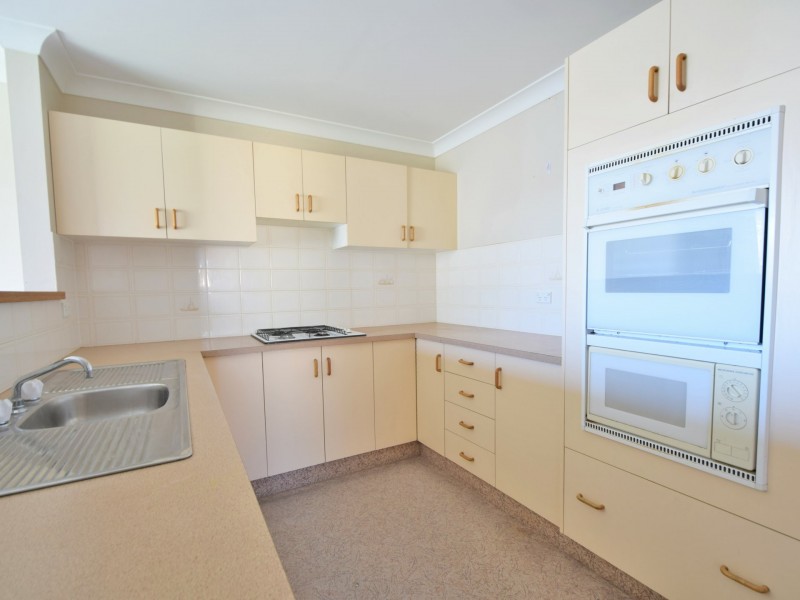 4-4 Old Barracks Lane, Young NSW 2594