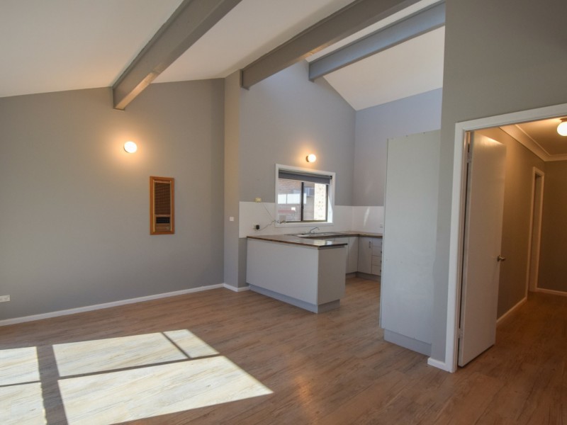 15a Watson Street, Young NSW 2594