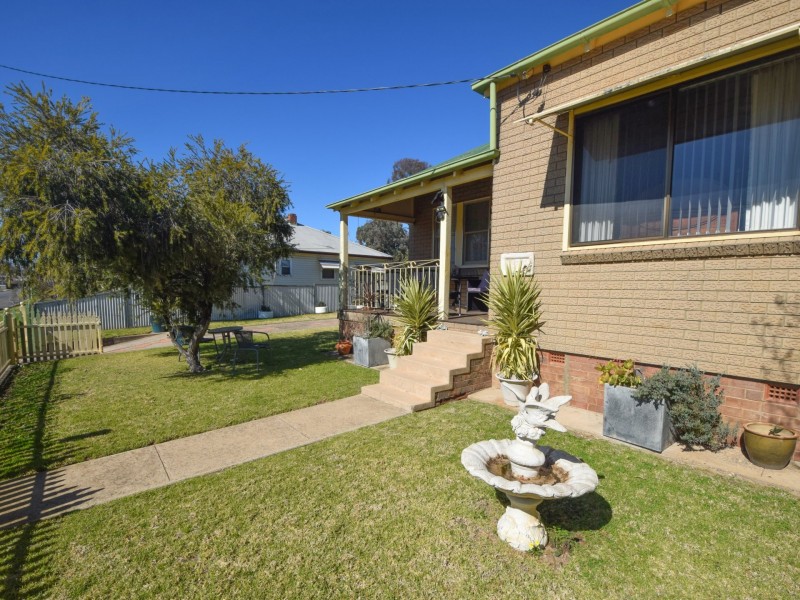 16 Miro Street, Young NSW 2594