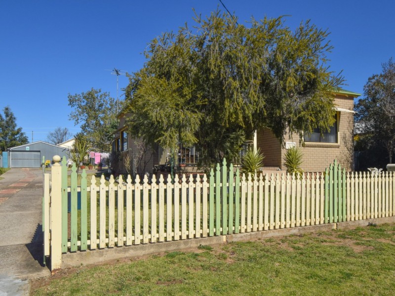 16 Miro Street, Young NSW 2594