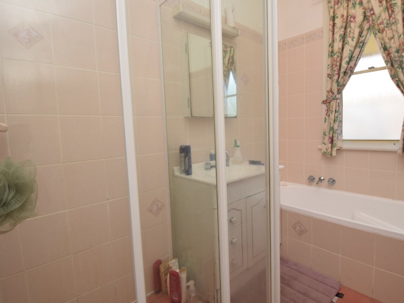 16 Miro Street, Young NSW 2594