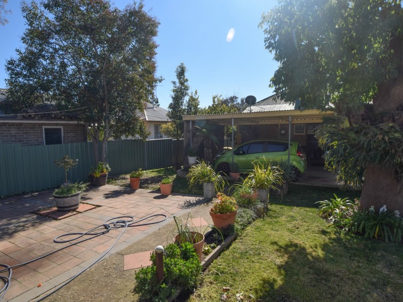 16 Miro Street, Young NSW 2594