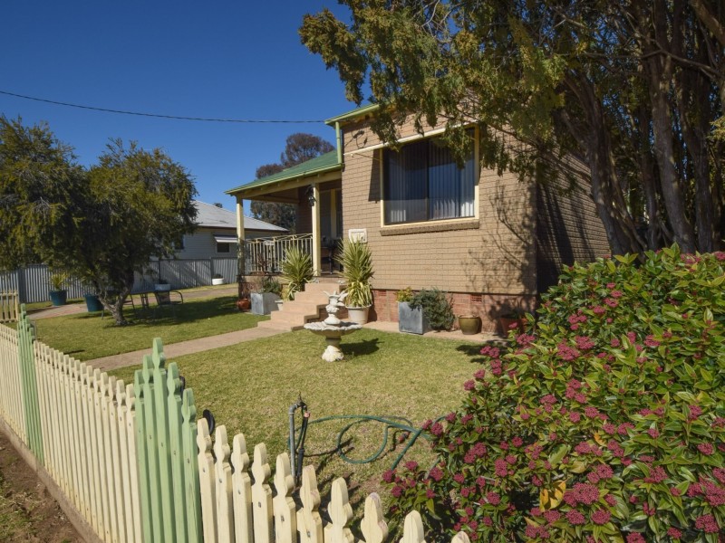 16 Miro Street, Young NSW 2594