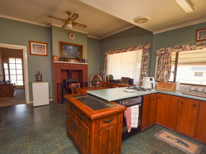 16 Miro Street, Young NSW 2594