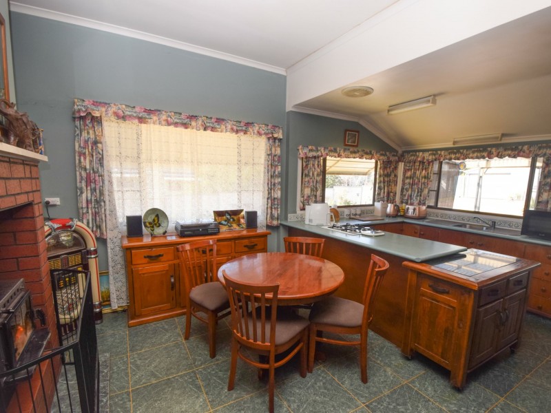 16 Miro Street, Young NSW 2594