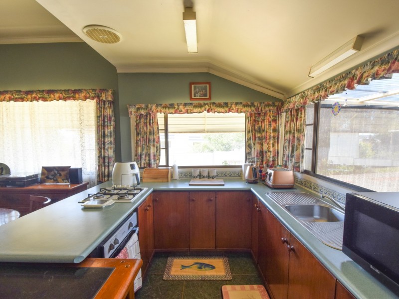 16 Miro Street, Young NSW 2594