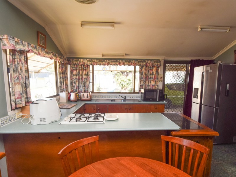 16 Miro Street, Young NSW 2594