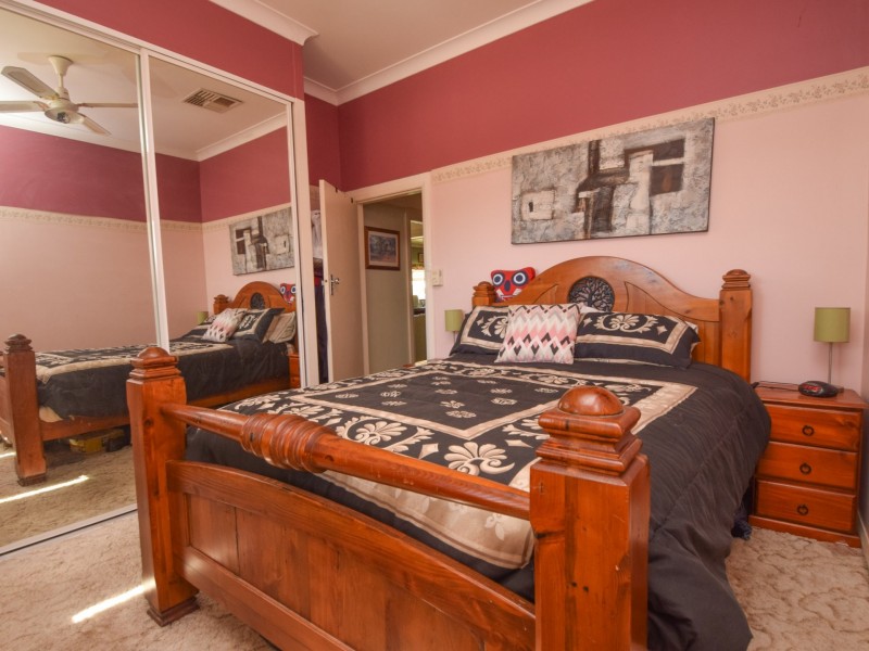 16 Miro Street, Young NSW 2594