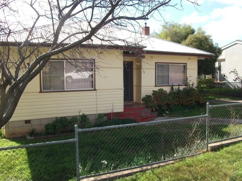 13 Memagong Street, Young NSW 2594
