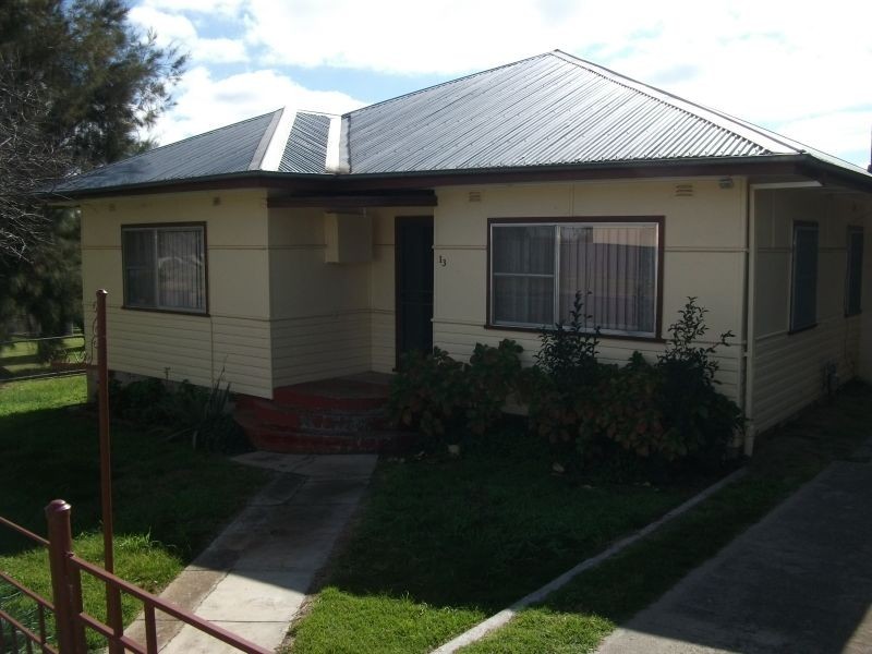 13 Memagong Street, Young NSW 2594