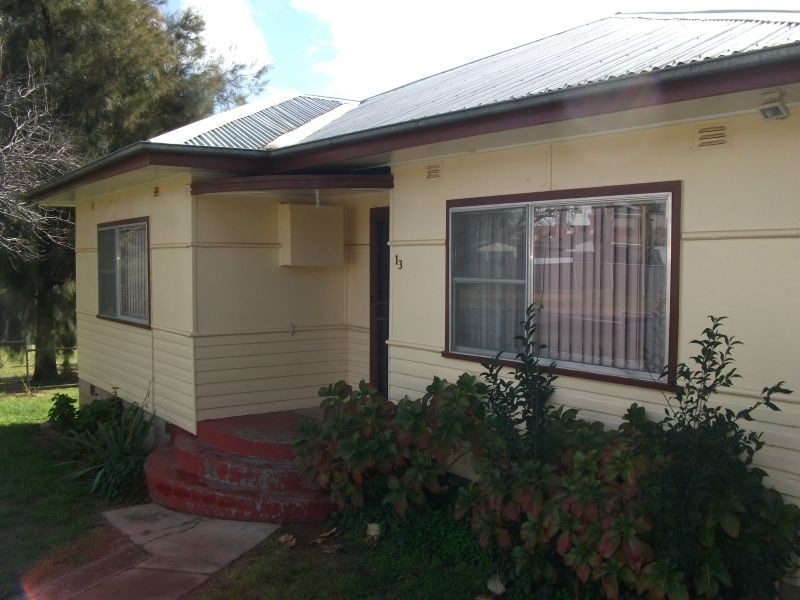 13 Memagong Street, Young NSW 2594