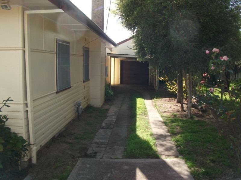 13 Memagong Street, Young NSW 2594