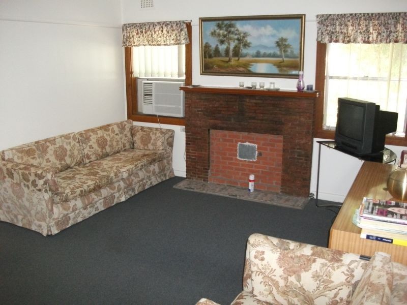 13 Memagong Street, Young NSW 2594