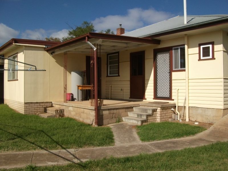 13 Memagong Street, Young NSW 2594