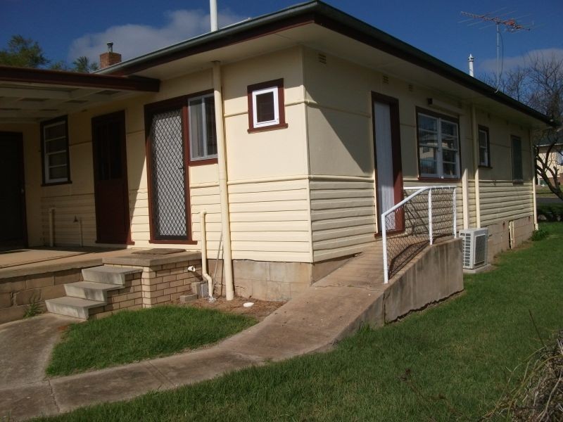13 Memagong Street, Young NSW 2594