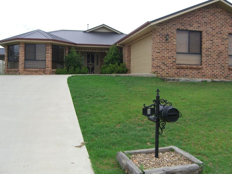 03 Gold Court, Young NSW 2594