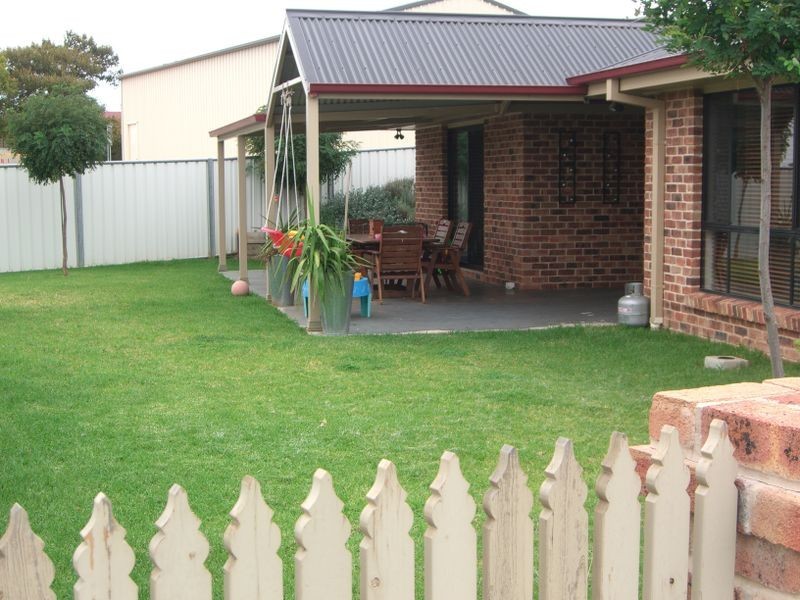 03 Gold Court, Young NSW 2594