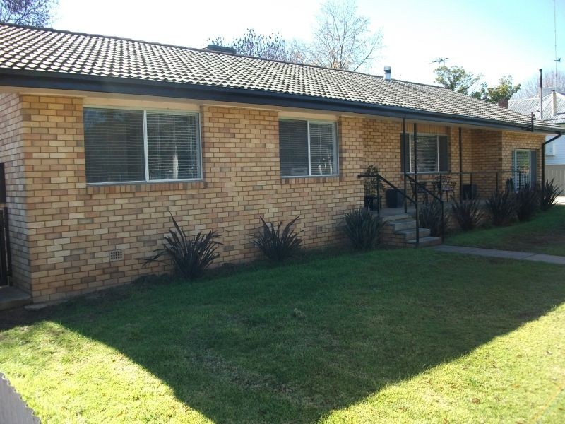 77 William St, Young NSW 2594