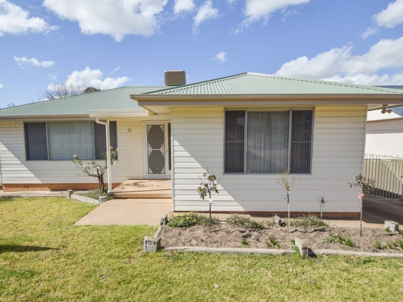10 Landsdown Street, Young NSW 2594