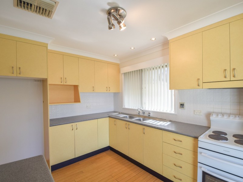 10 Landsdown Street, Young NSW 2594