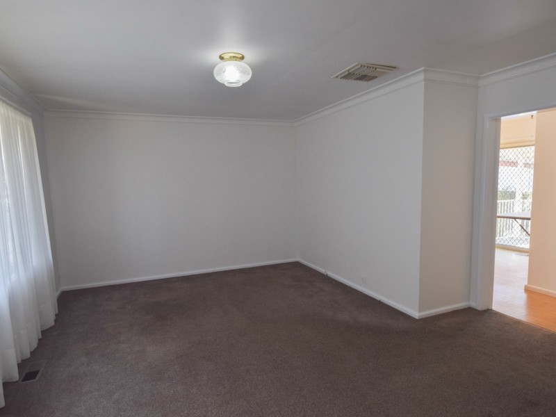 10 Landsdown Street, Young NSW 2594