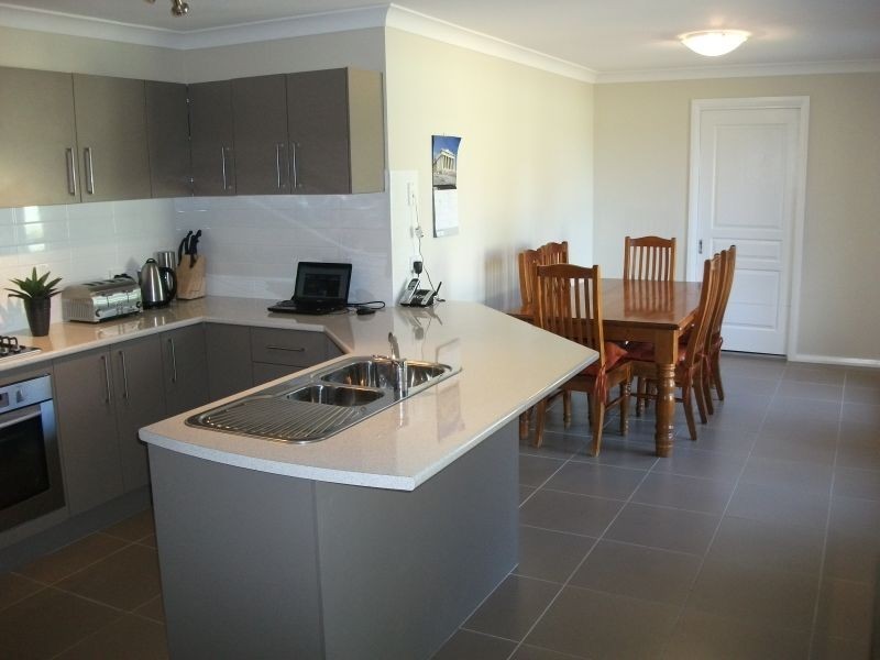 8 Mayoh Place, Young NSW 2594