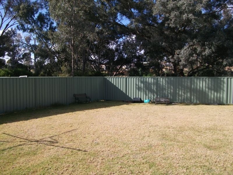8 Mayoh Place, Young NSW 2594