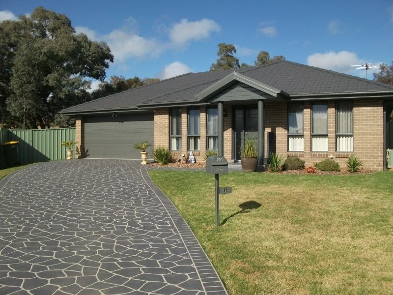 8 Mayoh Place, Young NSW 2594