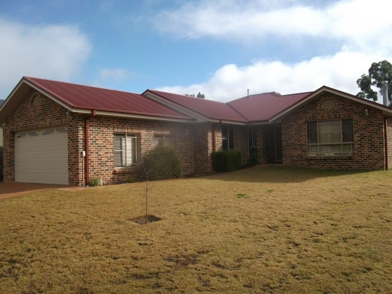 7 Hayden Place, Young NSW 2594