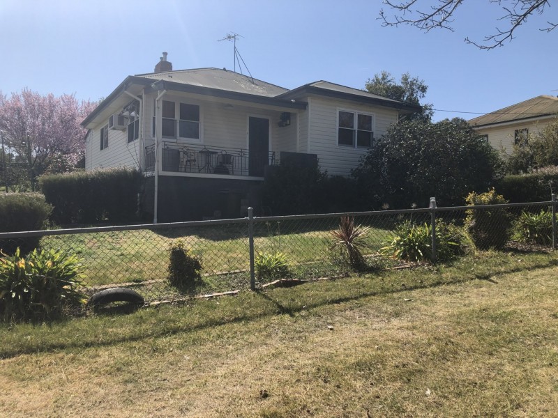 23 Karabah Ave, Young NSW 2594