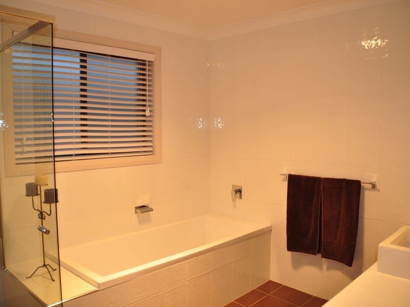 1 Settlers Place, Young NSW 2594