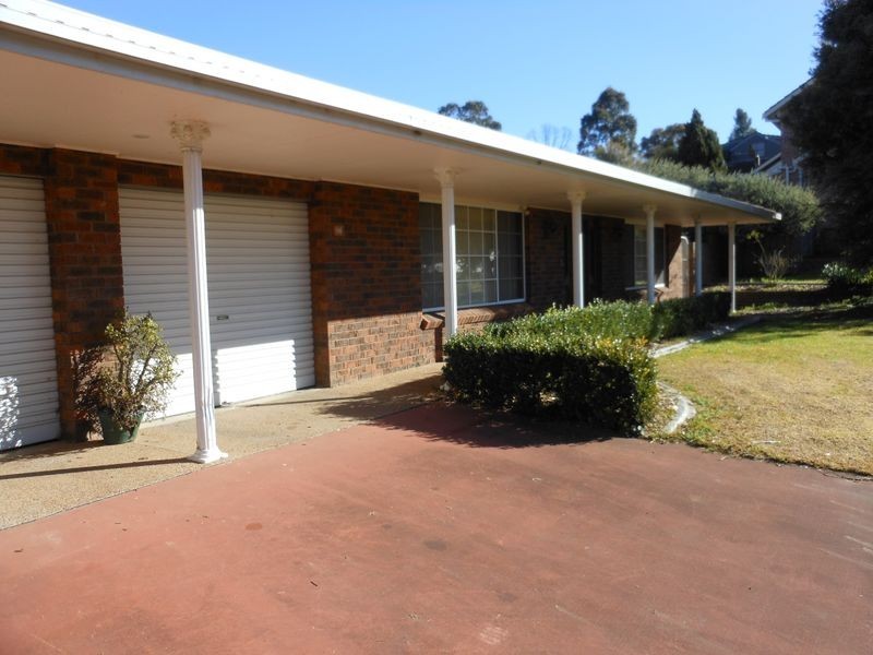 13 Renmark Av, Young NSW 2594