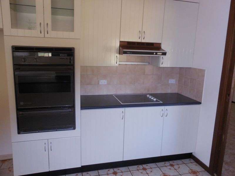 13 Renmark Av, Young NSW 2594