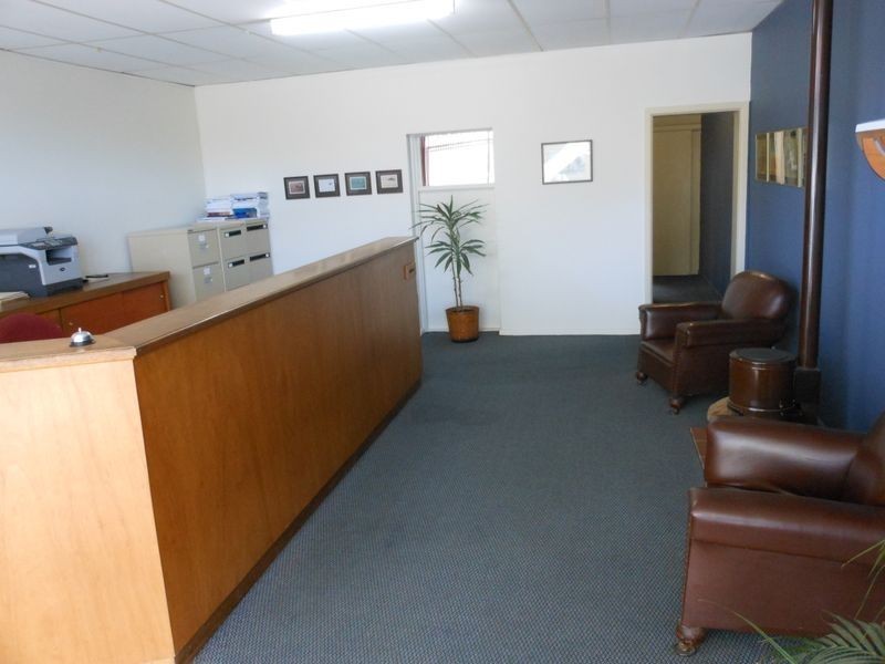 71 Lynch ST, Young NSW 2594