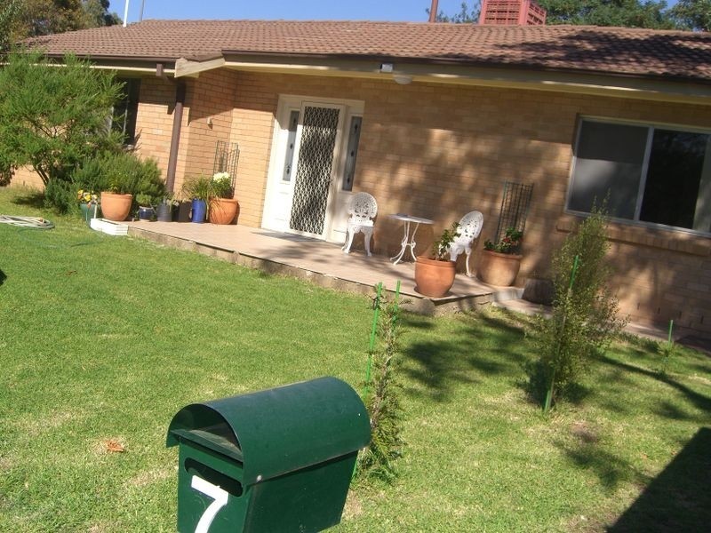 7 Willawong Street, Young NSW 2594