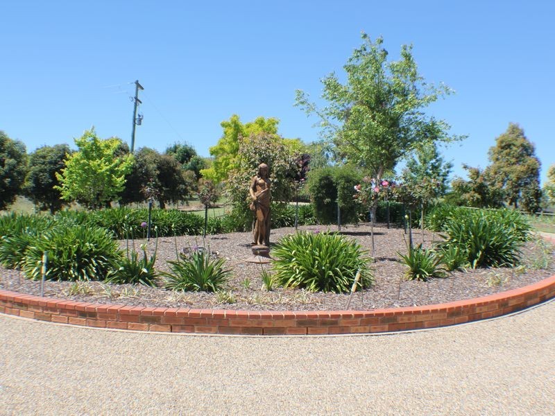 216 Good Friday Gully Rd, Young NSW 2594