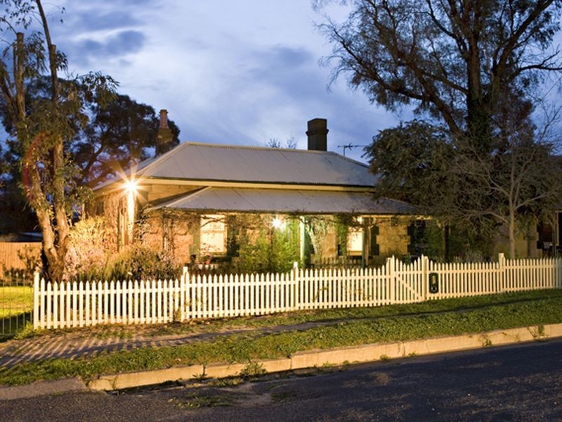 15 Clarke Street, Young NSW 2594