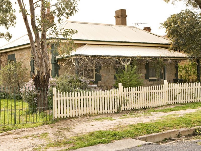 15 Clarke Street, Young NSW 2594