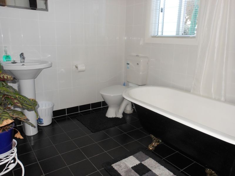 51 Wombat Street, Young NSW 2594