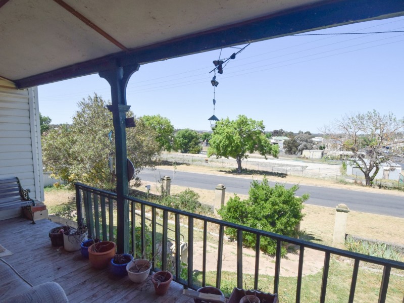 115 Nasmyth Street, Young NSW 2594