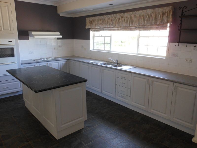 6 Edwards St, Young NSW 2594