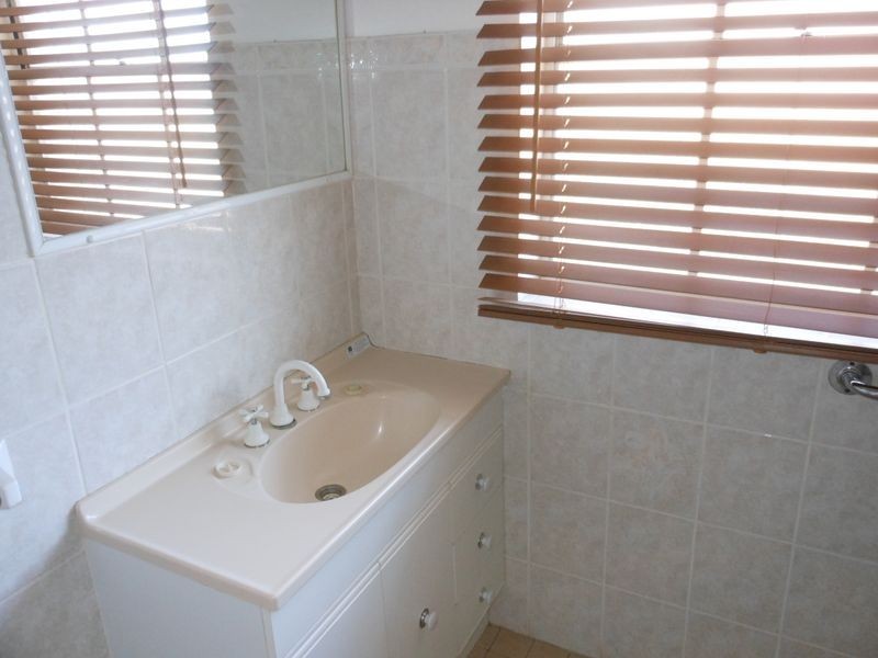 6 Edwards St, Young NSW 2594