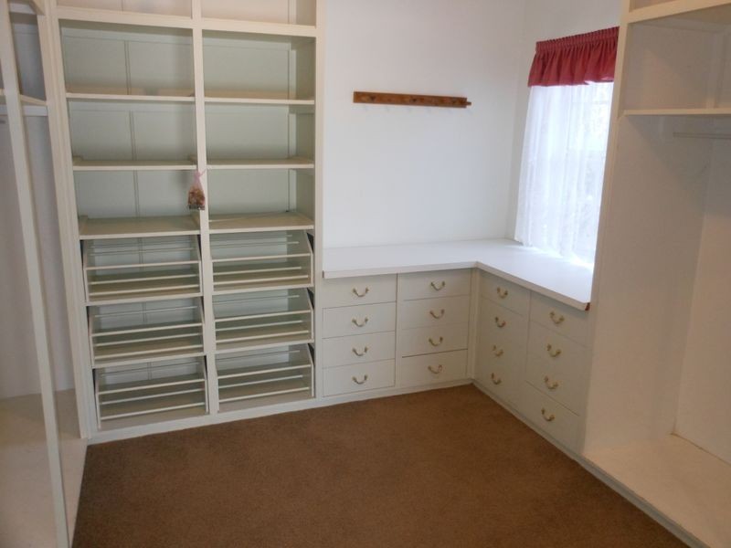 6 Edwards St, Young NSW 2594