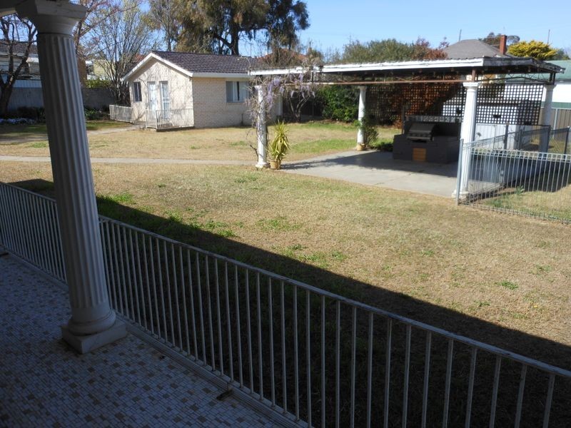 6 Edwards St, Young NSW 2594